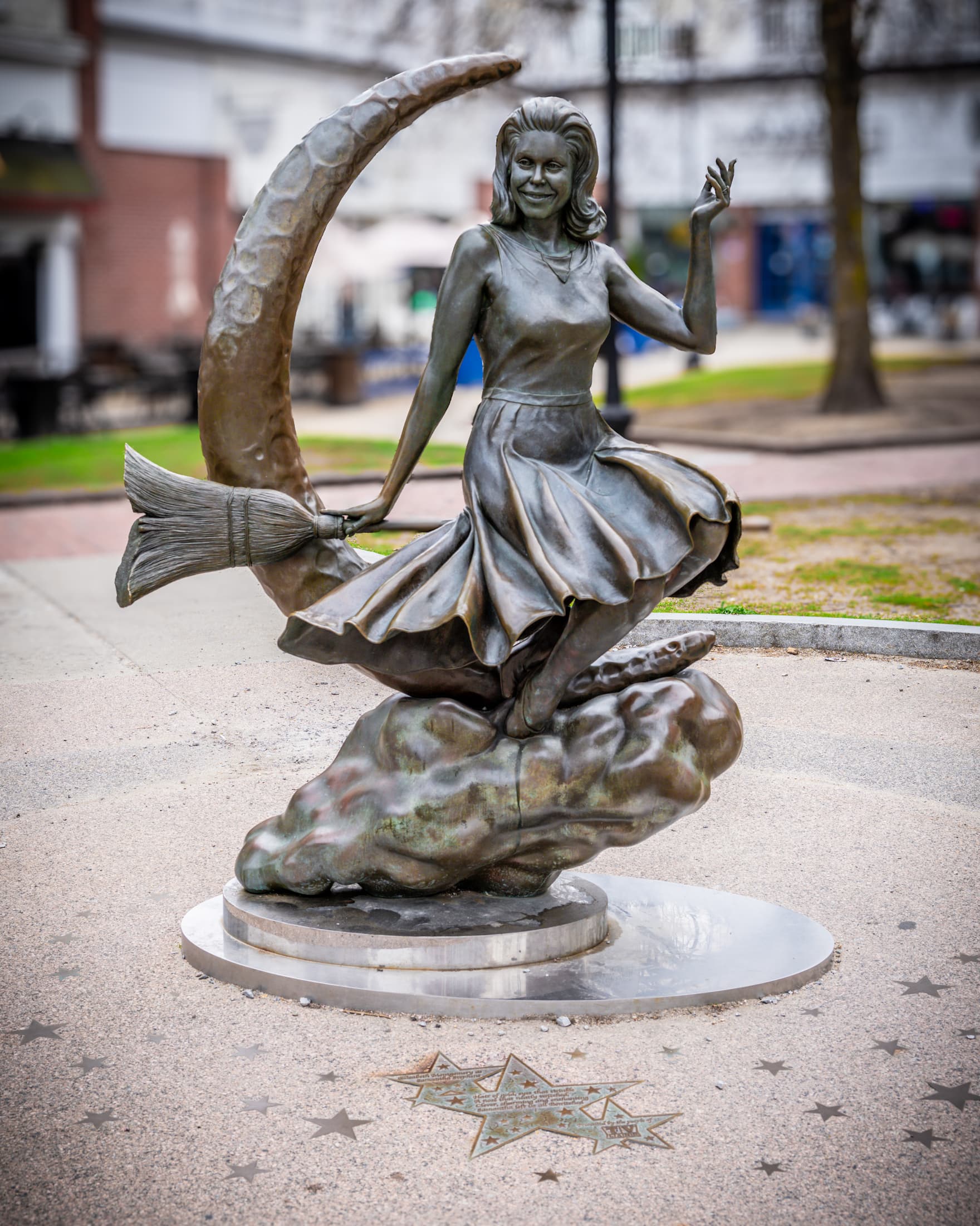 Samantha statue, Salem Massachusetts